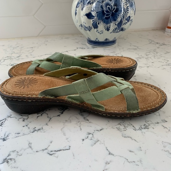 UGG leather woman’s Sandals size 7  NWOT - Picture 4 of 10